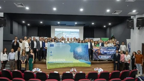 PLASTİKSİZ MERSİN SAHİLLERİ İÇİN BİRLEŞİYORUZ’ PROJESİNİN KAPANIŞ TOPLANTISI GERÇEKLEŞTİRİLDİ