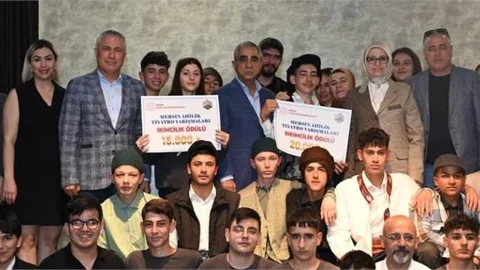 BAŞKAN SARI "AHİLİK TİYATRO YARIŞMASI' ÖDÜL TÖRENİNE KATILDI