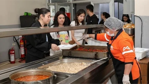 BÜYÜKŞEHİR’İN GÜLNAR’DAKİ YURT HİZMETİYLE HEM ÖĞRENCİLER HEM İLÇE KAZANIYOR