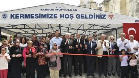Tarsus’ta Mehteran Takımı Eşliğinde Kur’an Kurslarına Destek İçin Hayır Kermesi Düzenlendi