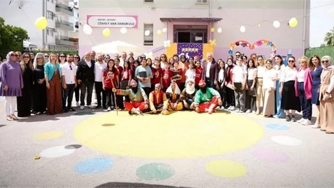 CENNET ANA ANAOKULUNDA ANNELER GÜNÜ KUTLAMASI