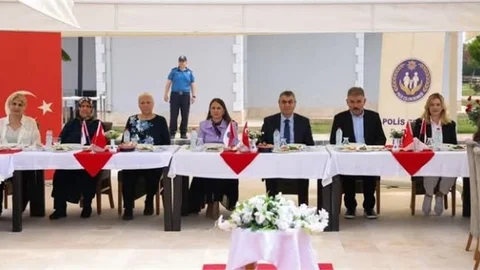 VALİ TOROS, ŞEHİT ANNE VE EŞLERİ İÇİN DÜZENLENEN ANNELER GÜNÜ ETKİNLİĞİNE KATILDI