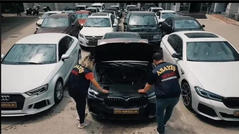 MERSİNDE OTO HIRSIZLIĞI ÇETESİ ÇÖKERTİLDİ