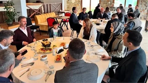 ÇAMLIYAYLA ORMAN İŞLETME MÜDÜRÜ ALİ DURMAZ'A VEDA YEMEĞİ DÜZENLENDİ