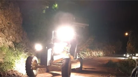 Büyükşehir Belediyesi ekiplerinden gece boyunca mesai