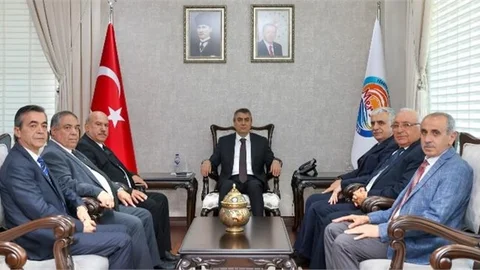 VALİ TOROS, VAKIFLAR BÖLGE MÜDÜRÜ METİN EVSEN VE BERABERİNDEKİ HEYETİ KABUL ETTİ.