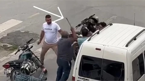 TARSUS'TA TRAFİKTE TAHRALI KAVGA