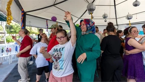 ÖZEL BİREYLER BÜYÜKŞEHİR’İN NOSTALJİK PARTİSİ’NDE BULUŞTU