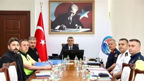 MERSİN'DE GÜVENLİK VE ASAYİŞ TOPLANTISI