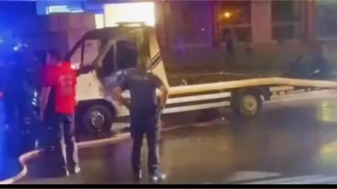 MERSİN’DE AYNI CADDE DE SABAH OTOBÜS, AKŞAM ÇEKİCİ YANDI