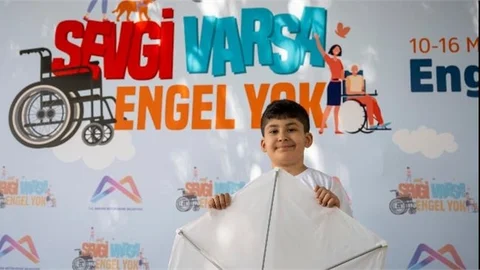 ENGELLİLER HAFTASI’NDA GÖKYÜZÜ RENGARENK OLDU