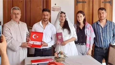Müftü Akçay, Genç Çiftin Resmi Nikâhını Kıydı