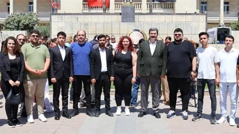 "GENÇLER BU ÜLKENİN GELECEĞİNE SAHİP ÇIKACAK”