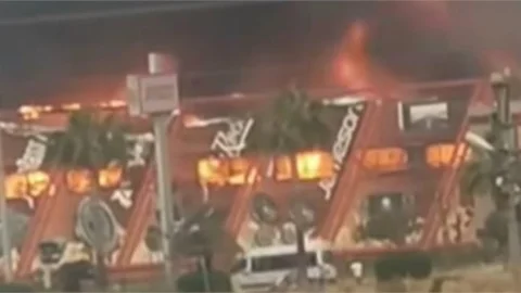 MERSİN'DE ELEKTRONİK ÜRÜNLER ÜRETİLEN TESİSTE YANGIN