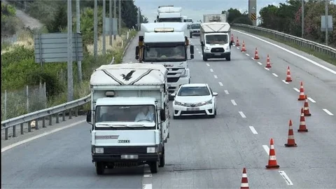 MERSİN'DE OTOYOL JANDARMASINDAN DRONE DESTEKLİ TRAFİK DENETİMİ