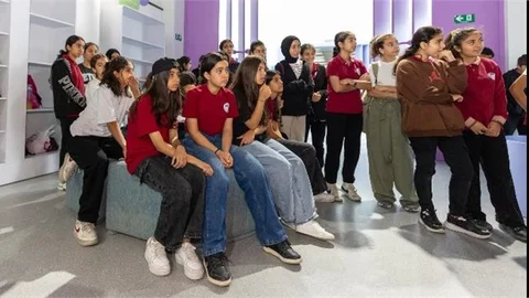 MERSİN BÜYÜKŞEHİR BELEDİYESİ’NDEN ÖĞRENCİLERE SANAL GERÇEKLİK İLE AFET EĞİTİMİ