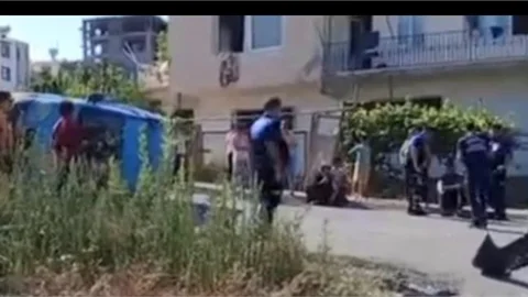 MERSİN'DE ZABITA ARACI İLE OTOMOBİL ÇARPIŞTI: 1 YARALI