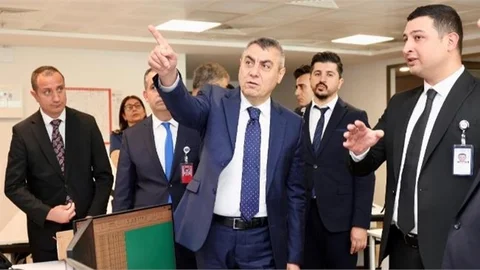 VALİ TOROS, ÇUKUROVA ULUSLARARASI HAVALİMANI’NDA DEĞERLENDİRME TOPLANTISI YAPTI