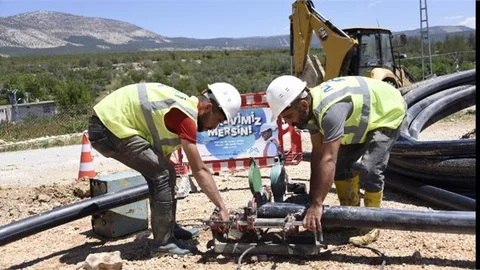 MESKİ, KELCEKÖY MAHALLESİ’NDE İÇME SUYU HATTI YENİLEME ÇALIŞMALARINA DEVAM EDİYOR