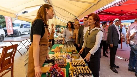 BÜYÜKŞEHİR YEREL VE ATALIK TOHUMLARI GELECEK KUŞAKLARA AKTARIYOR