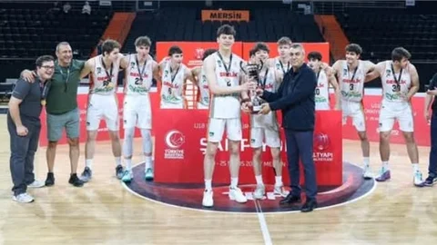 VALİ TOROS, FENERBAHÇE- GEMLİK BASKETBOL U18 TAKIMLARININ FİNAL MAÇINI İZLEDİ