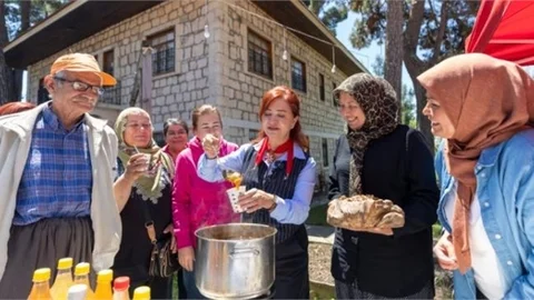 ÇAMLIYAYLALI ÜRETİCİ KADINLARA KOOPERATİFLEŞMENİN ÖNEMİ ANLATILDI
