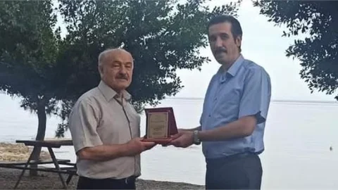 EMEKLİYE AYRILAN NÜFUS MÜDÜRÜ YURDAARMAĞAN'A VEDA YEMEĞİ DÜZENLEDİ