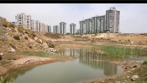 KORUKENT’TE TEHLİKE SAÇAN GÖLET GÜVENLİ VE MODERN BİR PARKA DÖNÜŞÜYOR