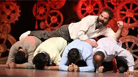 ŞEHİR TİYATROSU’NUN ‘MİSAFİR’ OYUNU GÜLNALILARLA BULUŞTU