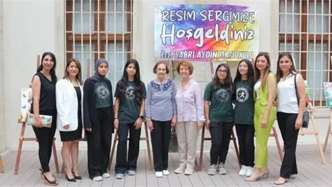 TARSUS'TA ÖĞRENCİLER 1 YILLIK EMEKLERİNİ SANATSEVERLERLE BULUŞTURDU