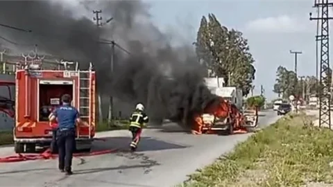 TARSUS'TA ARAÇ YANGINI