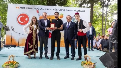 BAŞKAN SEÇER, ‘63. MUT KARACAOĞLAN KAYISI KÜLTÜR VE SANAT FESTİVALİ’NE KATILDI