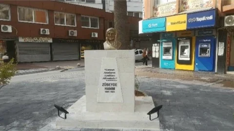 TARSUS'TA ZÜBEYDE HANIM ANITI VE BAHÇESİNİN CEVRE DÜZENLEMESİ TAMAMLANDI