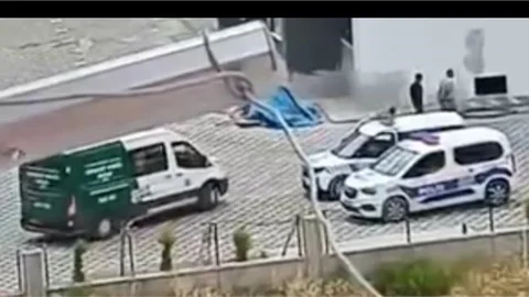 MERSİN'DE ASANSÖR BOŞLUĞUNA DÜŞEN İŞÇİ YAŞAMINI YİTİRDİ