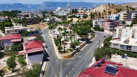 MERSİN İLÇELERİNDE ASFALT SEFERBERLİĞİ DEVAM EDİYOR