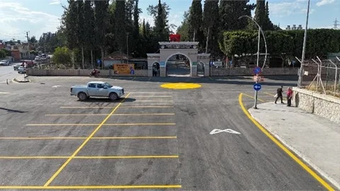 TARSUS ŞEHİR MEZARLIĞI OTOPARKI TAMAMEN YENİLENDİ, KAPASİTESİ ARTTI