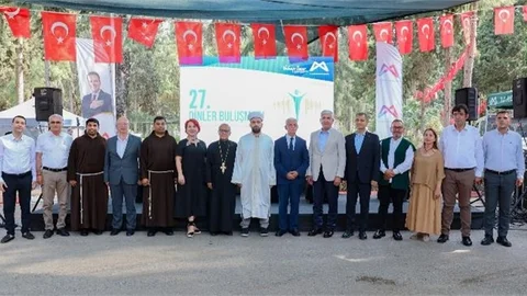 KÜLTÜR MOZAİĞİ KENT MERSİN’DE, ‘DİNLER BULUŞMASI’NDAN BARIŞ VE KARDEŞLİK MESAJLARI YÜKSELDİ