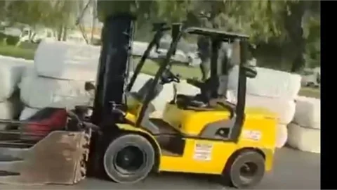 TARSUS HAL KAVŞAĞINDA TIR'DAN BALYALAR YOLA SAVRULDU