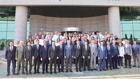 TİCARET BAKANI BOLAT, VALİ TOROS İLE AKDENİZ İHRACATÇI BİRLİKLERİNİ ZİYARET ETTİ