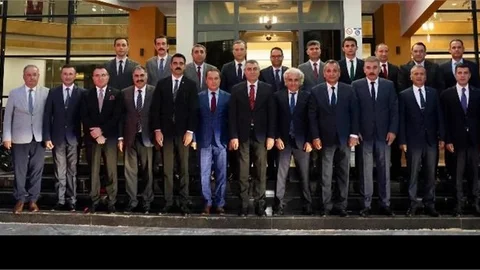 VALİ TOROS, VALİ YARDIMCILARI İLE KAYMAKAMLARIN ONURUNA VERİLEN VEDA YEMEĞİ PROGRAMINA KATILDI