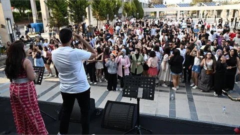 BÜYÜKŞEHİR’DEN ÖĞRENCİLERE YKS ÖNCESİ MORAL ETKİNLİĞİ