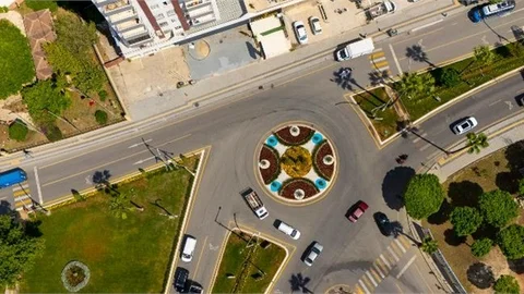 BÜYÜKŞEHİR’DEN TARSUS’UN DOĞU VE BATI GİRİŞ NOKTALARINDA PEYZAJ ÇALIŞMASI…