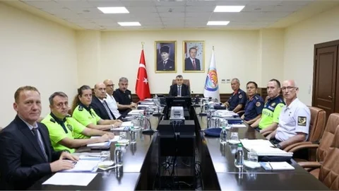 MERSİN'DE 1607 ARAÇ TRAFİKTEN MEN EDİLDİ