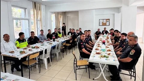 ÇAMLIYAYLA'DA GÖREV SÜRESİ SONA EREN JANDARMA PERSONELİNE VEDA YEMEĞİ