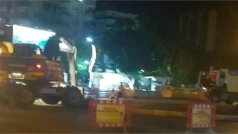 TARSUS YENİ MAHALLE’DEKİ KAVŞAK GECE SAATLERİNDE KALDIRILDI