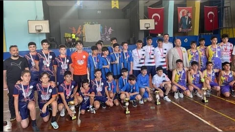 MERSİN'DE DEZAVANTAJLI BÖLGELERDEKİ LİSANSI OLMAYAN ÖĞRENCİLER İÇİN SPOR ŞÖLENİ