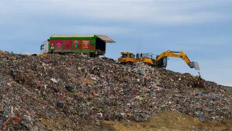 BÜYÜKŞEHİR, KENTİN ÇÖPÜNÜ EKONOMİK VE ÇEVRECİ BİR ANLAYIŞLA TAŞIYOR