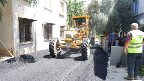 TOROSLAR'DA ASFALT BAKIM ÇALIŞMALARI ARALIKSIZ SÜRÜYOR