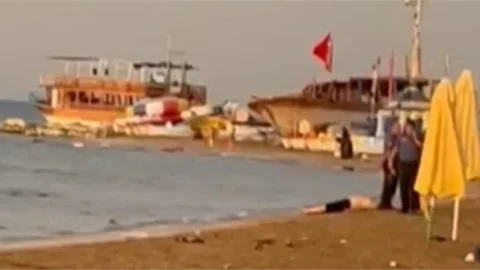 ERDEMLİ KIZKALESİ SAHİLİNE ERKEK CESEDİ VURDU