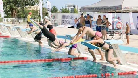 MERSİN BÜYÜKŞEHİR BELEDİYESİ’NİN YÜZME KURSLARI BAŞLADI